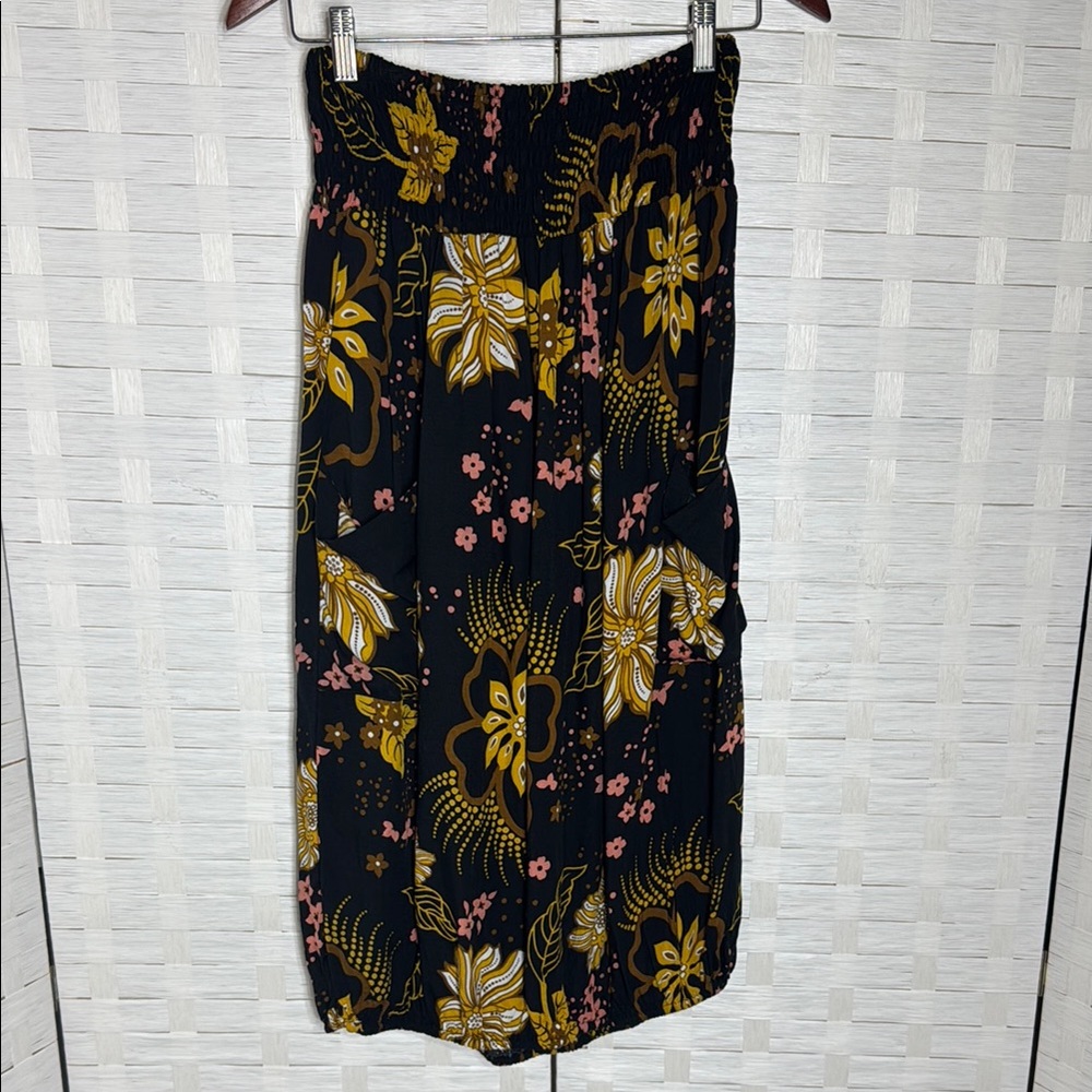 Island Planet Black Lightweight Floral Bubble Skirt with Cargo Side‎ Pockets